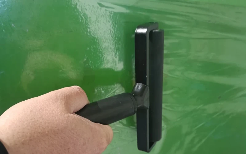 Elektrostatisch ableitfähige, selbstklebende Abdeckfolie Beispielbild