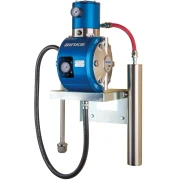 DX200 3:1 Membranpumpen auf Wandhalterung mit Pulsationskammer